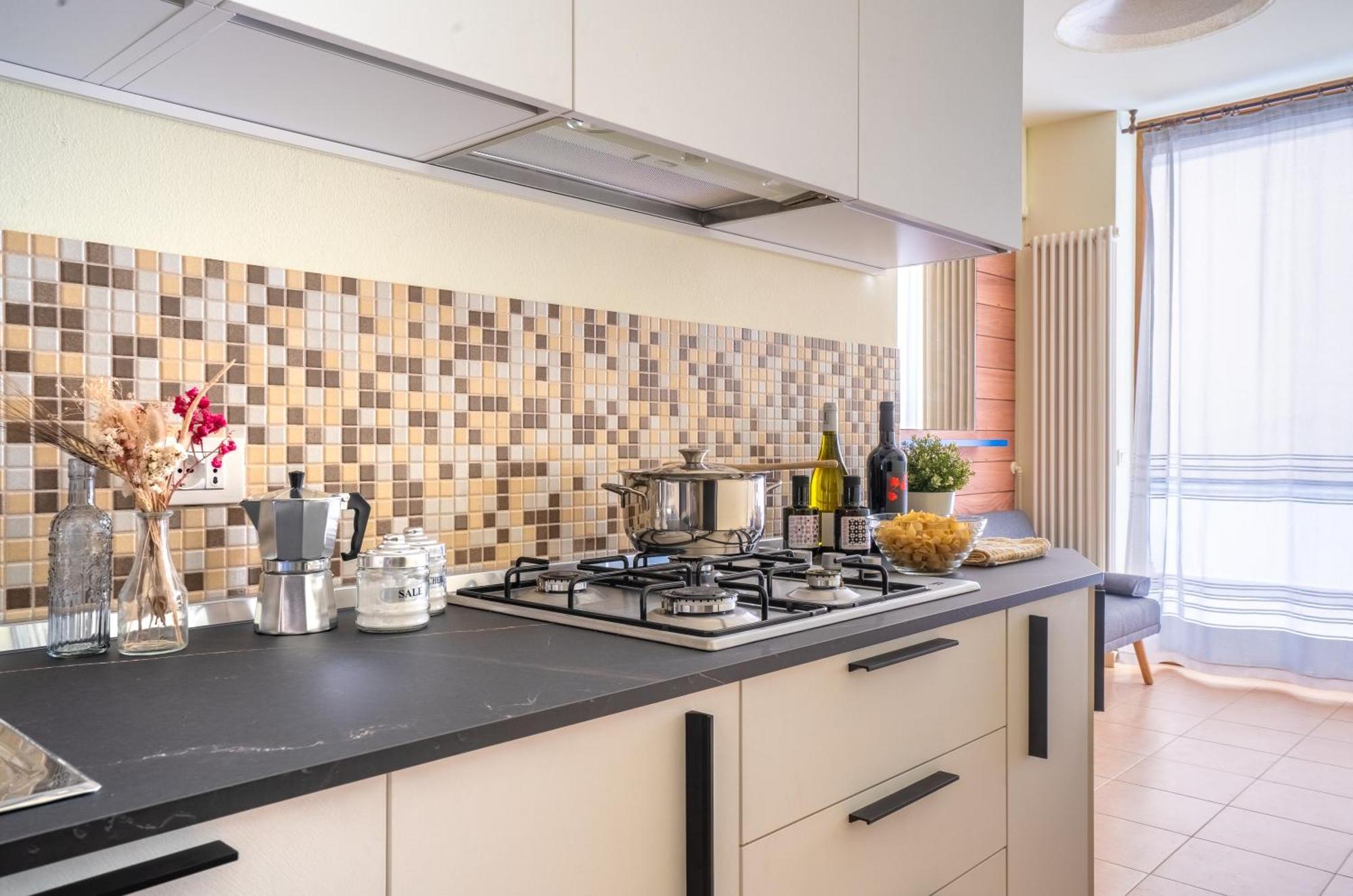 Universal Apartment *